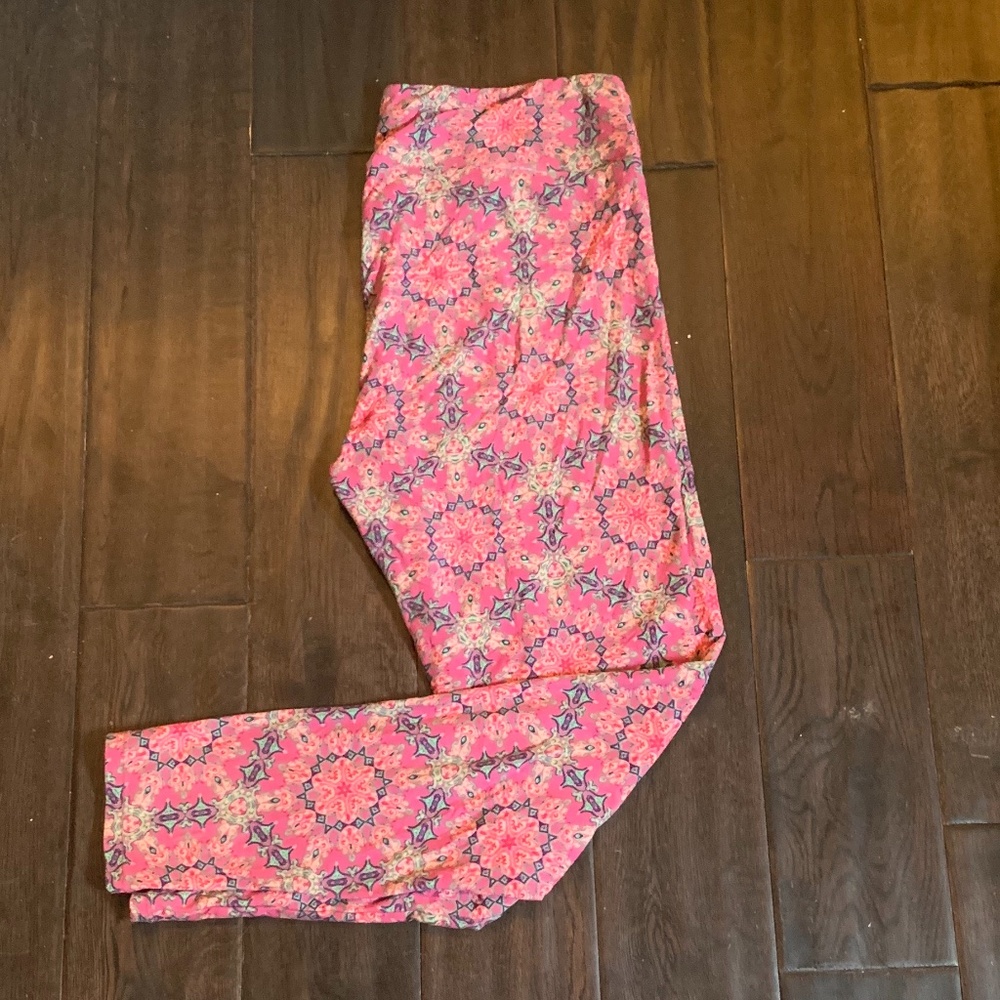 ⭐️ 2/$20 or 3/$25 Lularoe TC leggings pink tribal